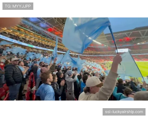 终场哨响，确定降级的达姆施塔特球员瘫坐在草皮上